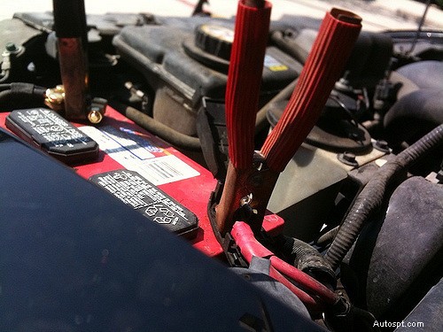 Batterie de voiture morte ? Apprenez à démarrer votre voiture en toute sécurité 