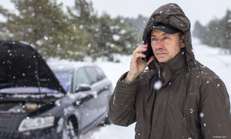 Empêchez la batterie de votre voiture de tomber en panne par temps froid :conseils essentiels 