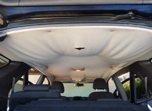 Restaurer une garniture de toit de voiture affaissée :solutions rapides de bricolage et conseils d experts 