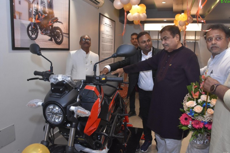 Le ministre de l Union, Nitin Gadkari, inaugure le 75e showroom d Oben Electric à Nagpur 