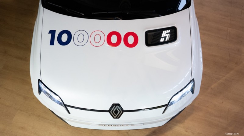 Renault atteint les 100 000 véhicules électriques 5E‑Tech à Douai, soulignant l excellence de la fabrication française 