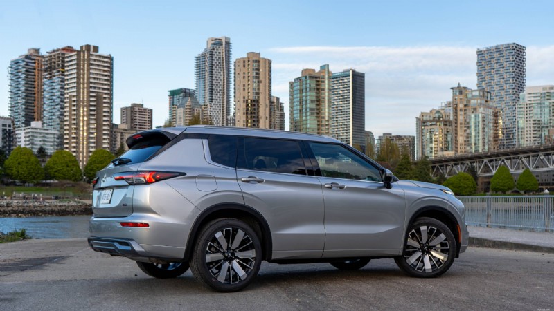 Essai du Mitsubishi Outlander 2026 :VUS moelleux et pratique à trois rangées pour les familles urbaines 