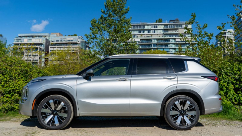 Essai du Mitsubishi Outlander 2026 :VUS moelleux et pratique à trois rangées pour les familles urbaines 