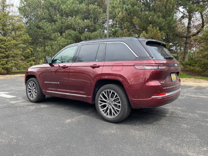 Essai du Jeep Grand Cherokee Summit 2026 :puissance, confort et performances hors route 