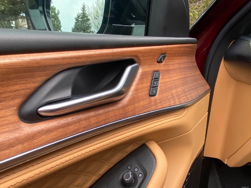 Essai du Jeep Grand Cherokee Summit 2026 :puissance, confort et performances hors route 