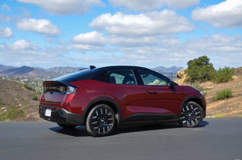 Nissan LEAF 2026 vs Fiat 500e :comparaison et examen des véhicules électriques par des experts 