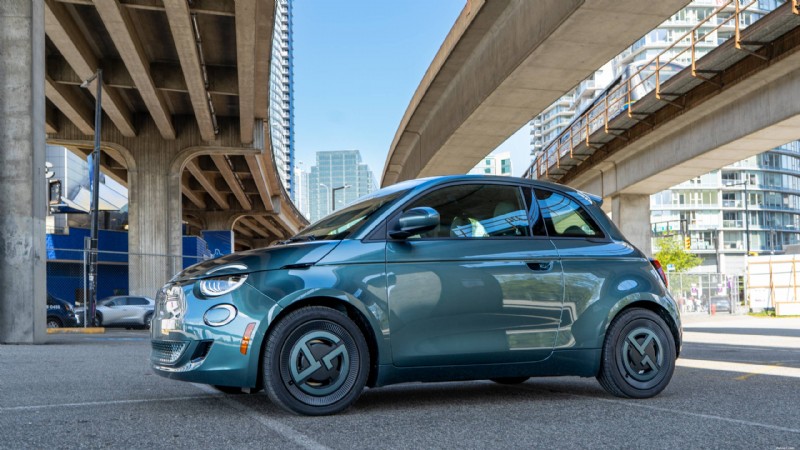 Nissan LEAF 2026 vs Fiat 500e :comparaison et examen des véhicules électriques par des experts 
