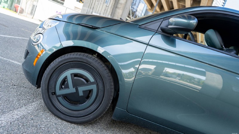 Nissan LEAF 2026 vs Fiat 500e :comparaison et examen des véhicules électriques par des experts 