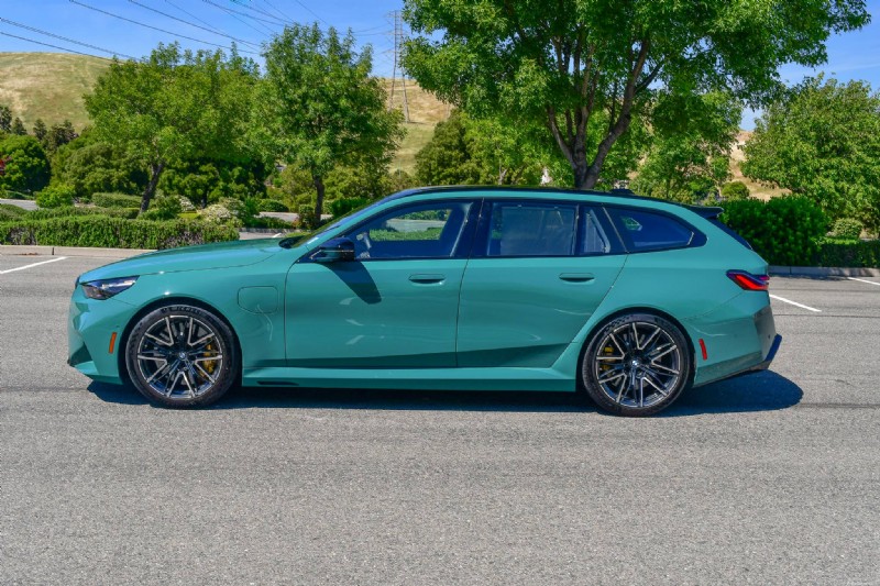 BMW M5 Touring PHEV 2025 :une semaine de performances réelles examinées 