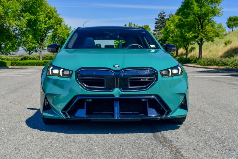BMW M5 Touring PHEV 2025 :une semaine de performances réelles examinées 