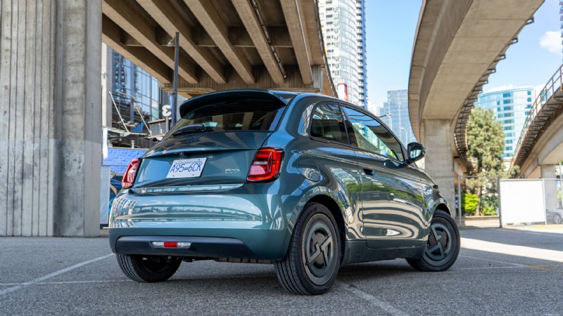 Examen de la Fiat 500e Giorgio Armani 2025 :pourquoi ce véhicule électrique urbain avant-gardiste se démarque 