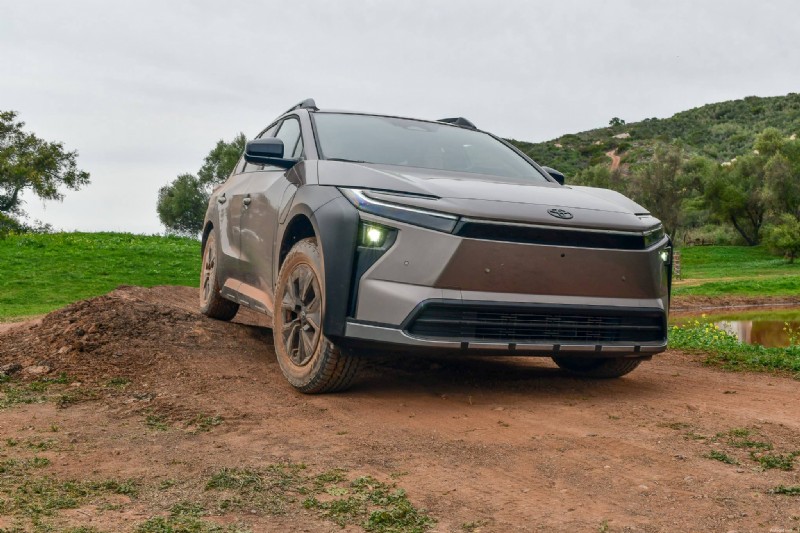 Subaru Trailseeker vs Toyota bZ Woodland :quelle plate-forme gagne en termes de performances hors route ? 