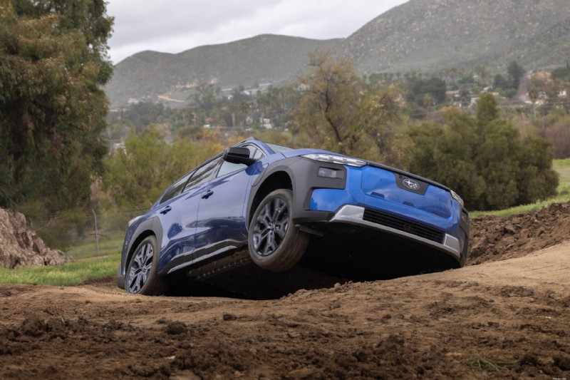 Subaru Trailseeker vs Toyota bZ Woodland :quelle plate-forme gagne en termes de performances hors route ? 