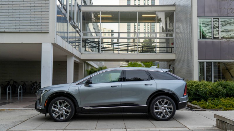 Essai du Cadillac Optiq 2026 :un véhicule électrique compact de luxe qui offre style, confort et technologie de pointe 