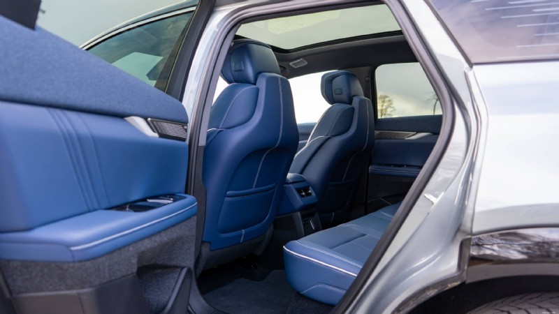 Essai du Cadillac Optiq 2026 :un véhicule électrique compact de luxe qui offre style, confort et technologie de pointe 