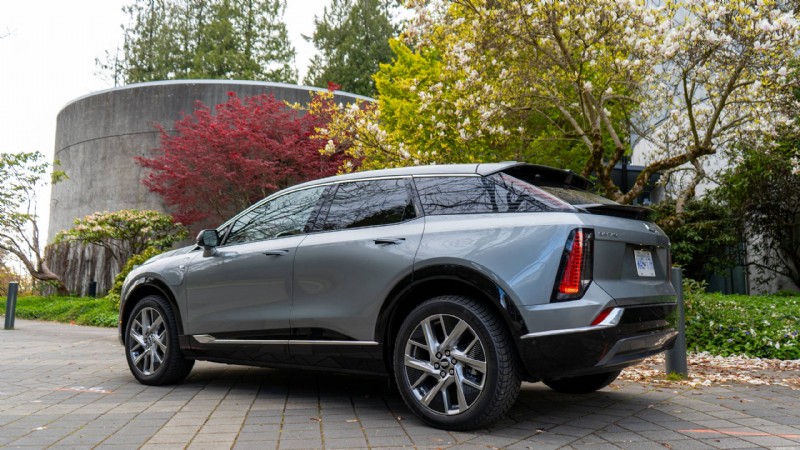 Essai du Cadillac Optiq 2026 :un véhicule électrique compact de luxe qui offre style, confort et technologie de pointe 