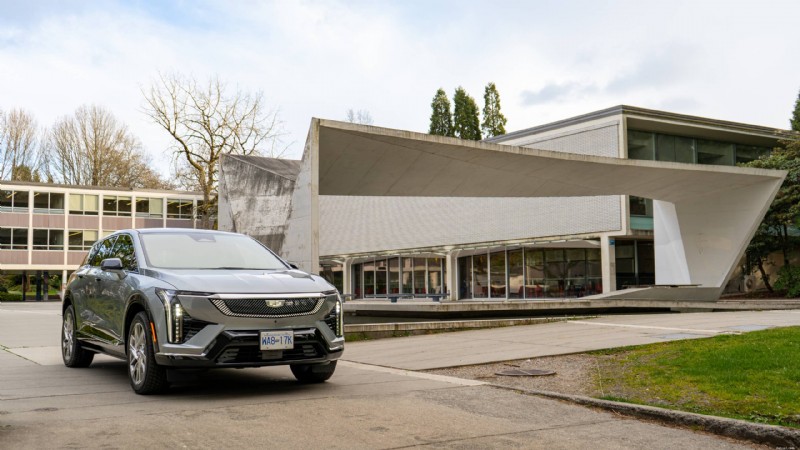 Essai du Cadillac Optiq 2026 :un véhicule électrique compact de luxe qui offre style, confort et technologie de pointe 