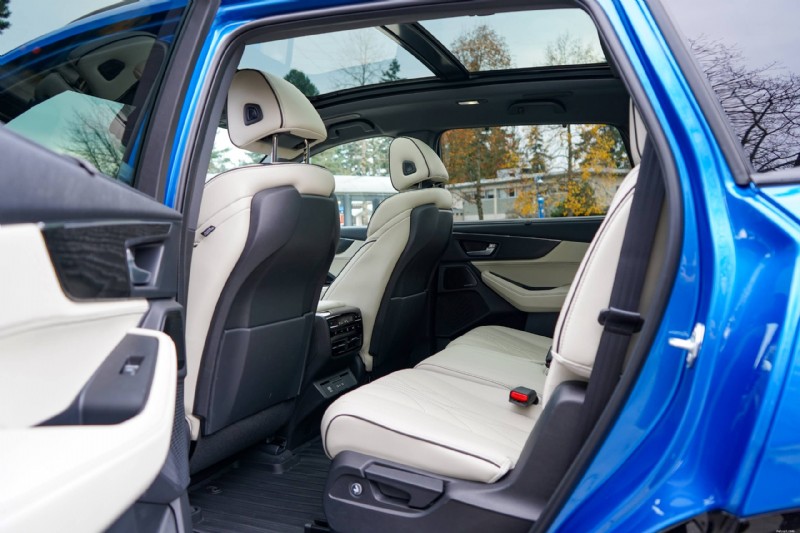 Genesis GV80 Coupé 2026 vs Acura MDX Type S :un examen complet des VUS de luxe 
