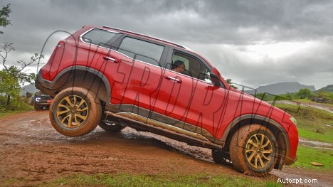 Mahindra Scorpio-N 2022 Z8L Essence – Manuelle 6 vitesses, Extérieur élégant 