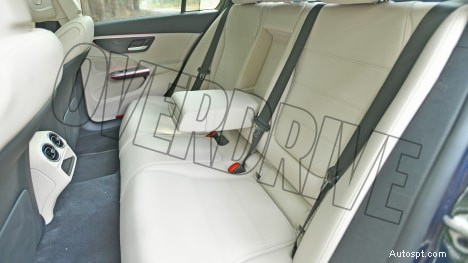 Intérieur de la Mercedes‑Benz Classe C C200 2022 – Luxe, confort et design de pointe 