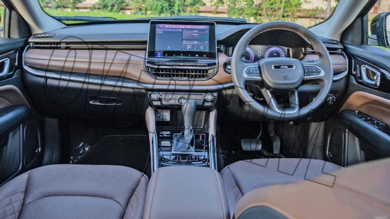 À l’intérieur du Jeep Meridian Limited 2022 :caractéristiques de luxe et confort 