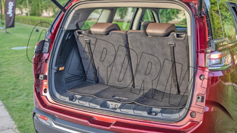 À l’intérieur du Jeep Meridian Limited 2022 :caractéristiques de luxe et confort 