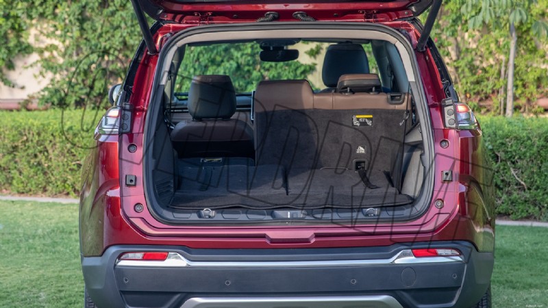 À l’intérieur du Jeep Meridian Limited 2022 :caractéristiques de luxe et confort 