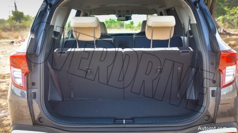 Kia Carens Luxury Plus 2022 – 7 places, moteur de 1,5 L, intérieur automatique à 6 vitesses 