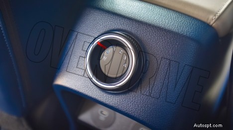 Kia Carens Luxury Plus 2022 – 7 places, moteur de 1,5 L, intérieur automatique à 6 vitesses 