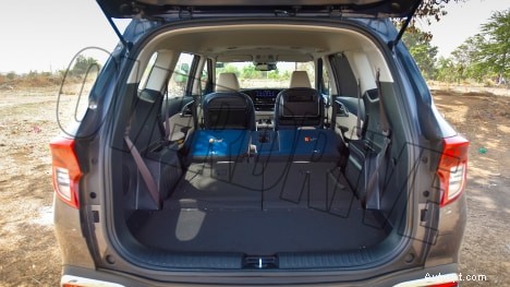 Kia Carens Luxury Plus 2022 – 7 places, moteur de 1,5 L, intérieur automatique à 6 vitesses 