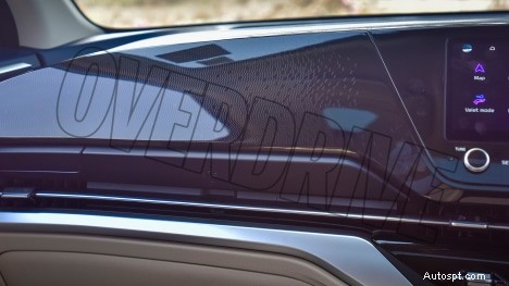 Kia Carens Luxury Plus 2022 – 7 places, moteur de 1,5 L, intérieur automatique à 6 vitesses 