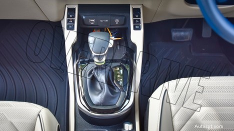Kia Carens Luxury Plus 2022 – 7 places, moteur de 1,5 L, intérieur automatique à 6 vitesses 