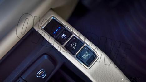 Kia Carens Luxury Plus 2022 – 7 places, moteur de 1,5 L, intérieur automatique à 6 vitesses 
