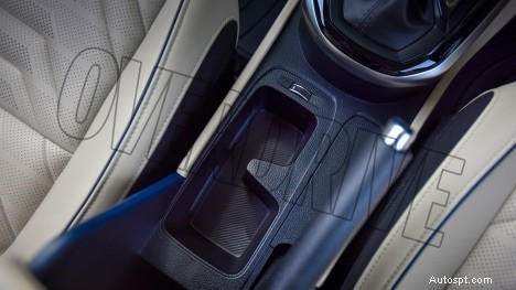 Kia Carens Luxury Plus 2022 – 7 places, moteur de 1,5 L, intérieur automatique à 6 vitesses 