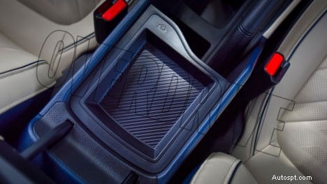 Kia Carens Luxury Plus 2022 – 7 places, moteur de 1,5 L, intérieur automatique à 6 vitesses 