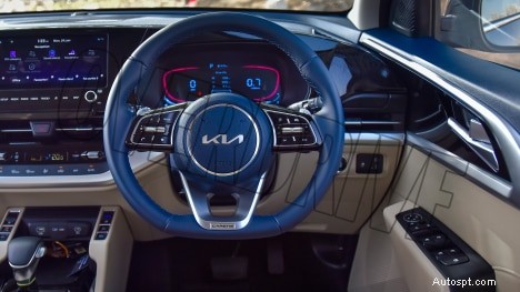 Kia Carens Luxury Plus 2022 – 7 places, moteur de 1,5 L, intérieur automatique à 6 vitesses 