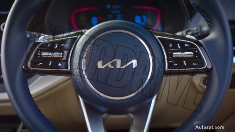 Kia Carens Luxury Plus 2022 – 7 places, moteur de 1,5 L, intérieur automatique à 6 vitesses 