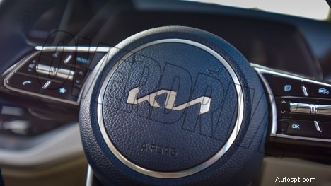 Kia Carens Luxury Plus 2022 – 7 places, moteur de 1,5 L, intérieur automatique à 6 vitesses 