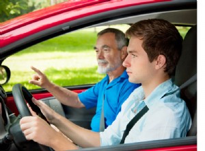 Protégez votre conducteur adolescent : conseils essentiels en matière de sécurité et d entretien des vitres automobiles 