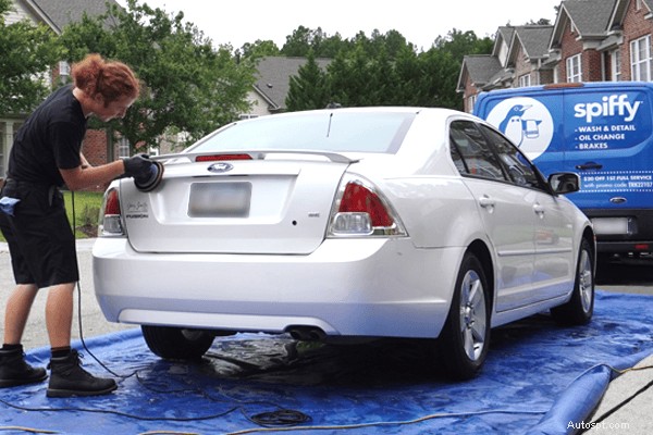 Découvrez la différence Premium :lavage à la main professionnel pour votre voiture 