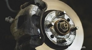 Guide essentiel sur l’entretien et le remplacement des freins de voiture 