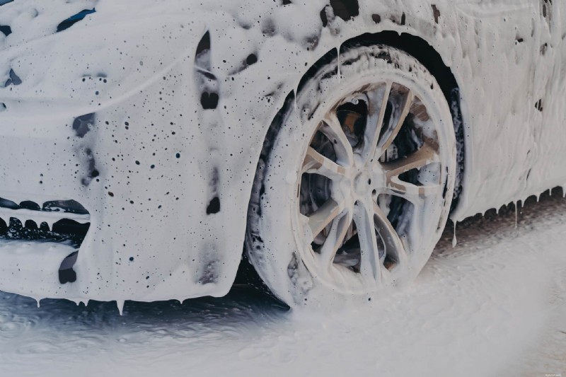 La mousse de neige expliquée :nettoyez votre voiture en toute sécurité grâce à la science 