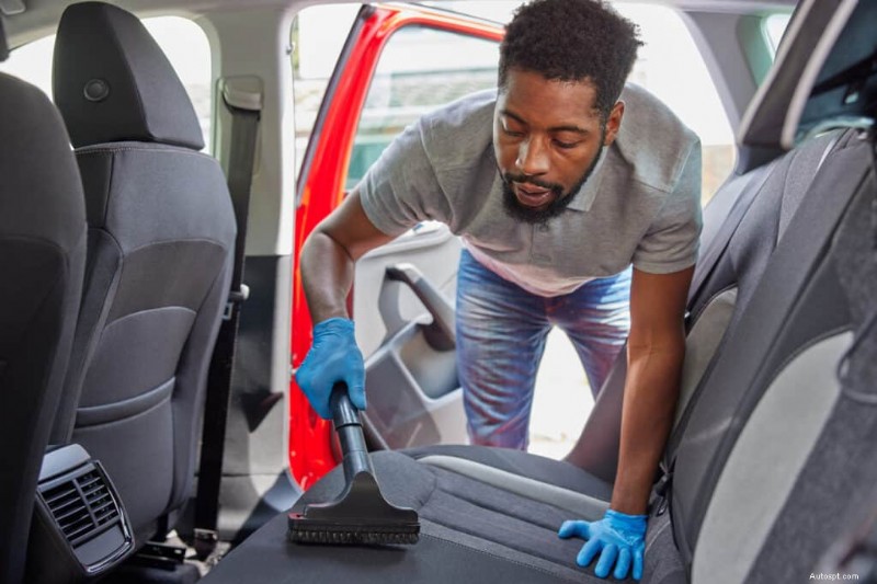 Techniques rapides et faciles pour éliminer le sable de votre voiture 