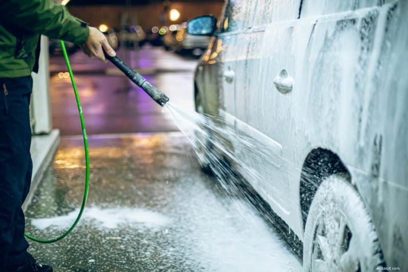 Obtenez une mousse de neige épaisse et constante pour les lave-autos :un guide éprouvé 