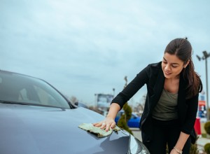 Guide d expert :Comment nettoyer les insignes et emblèmes de voiture pour une finition impeccable 