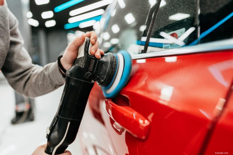 Service de voiturier ou d esthétique automobile :quel service maintient votre véhicule impeccable ? 