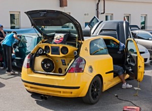 Comprehensive Guide to Upgrading Your Car Interior:Benefits, Drawbacks, and Modification Ideas 