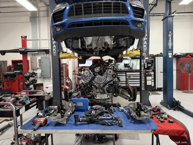 Smart Fix vs Good Fix :Choisir la bonne réparation pour les fuites du carter de distribution Porsche 