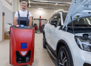 Dépannage du climatiseur de votre voiture :causes et solutions rapides pour un refroidissement fiable 