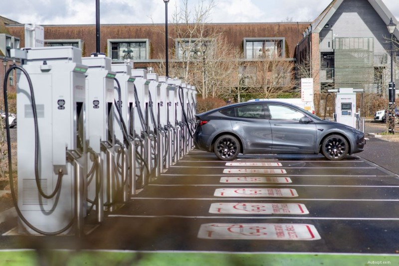 Comment payer la recharge publique des véhicules électriques au Royaume-Uni – simple, sécurisé et abordable 